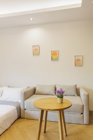 Comfort Loft | Premium bedding, desk, laptop workspace, free WiFi - Wabisabi Bangkok 3 Min To Train Station (Bangkok)