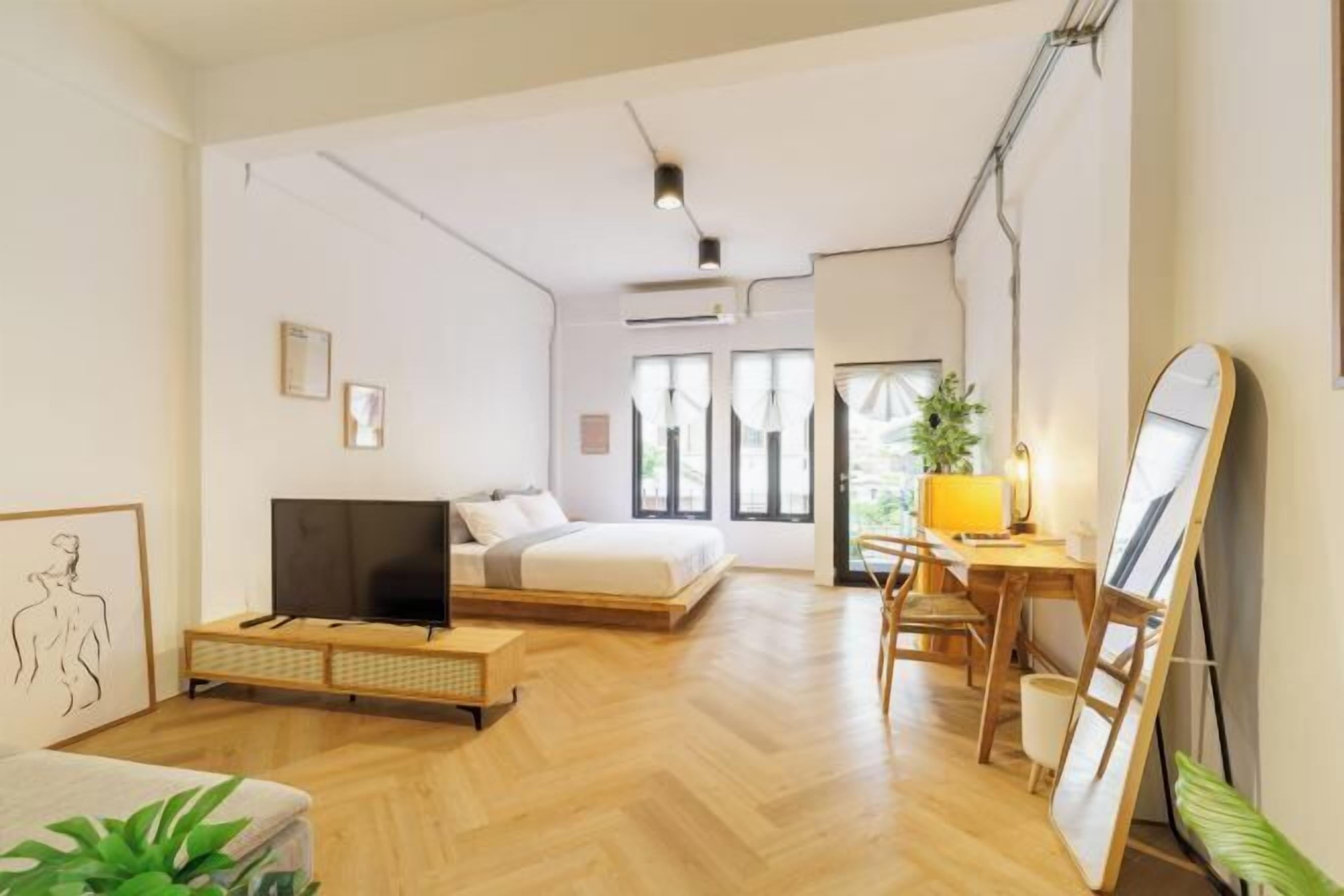 Premium bedding, desk, laptop workspace, free WiFi