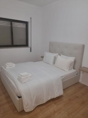 3 bedrooms, WiFi, bed sheets - Sommer Apartment  (Entroncamento)