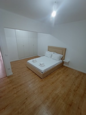 3 bedrooms, WiFi, bed sheets - Sommer Apartment  (Entroncamento)