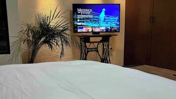 3 bedrooms, iron/ironing board, WiFi, bed sheets