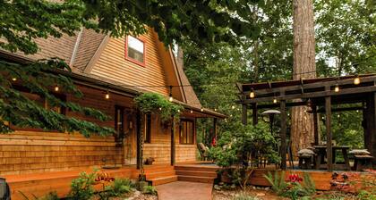 Southfork Serenity Enchanting Riverfront Cabin with Large Deck - Pet-Friendly!