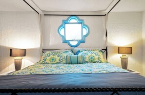 Sapphire Suite | In-room safe, desk, laptop workspace, blackout curtains - Garden of Dreams Boutique Hotel (Chapala)