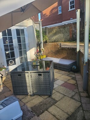 Bañera de hidromasaje al aire libre