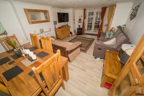 Smart-tv, dvd-spelare, böcker och printers
