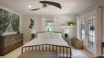 5 bedrooms, desk, iron/ironing board, travel crib