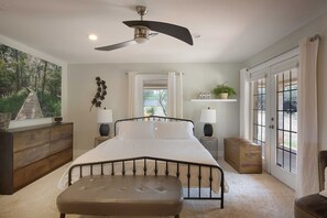 5 bedrooms, desk, iron/ironing board, travel cot