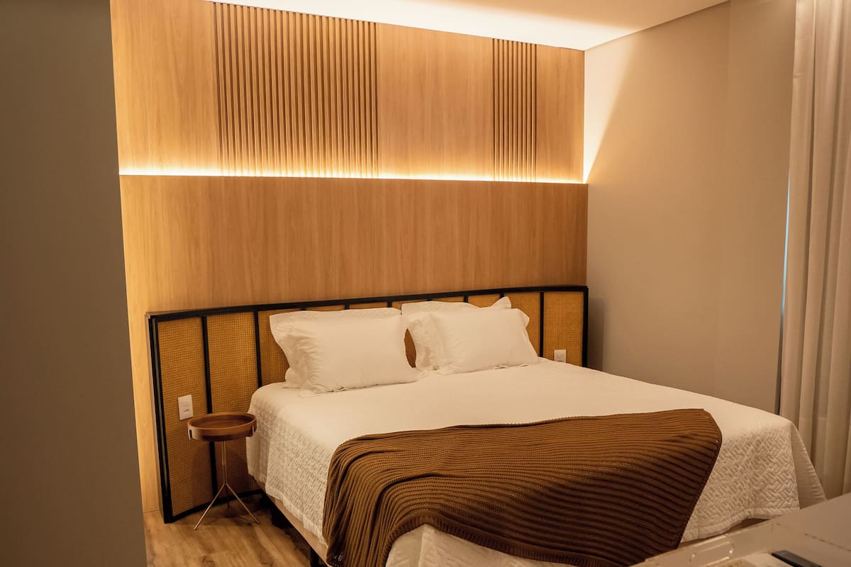 Suite, vue jardin | 1 chambre, minibar, coffres-forts dans les chambres, bureau