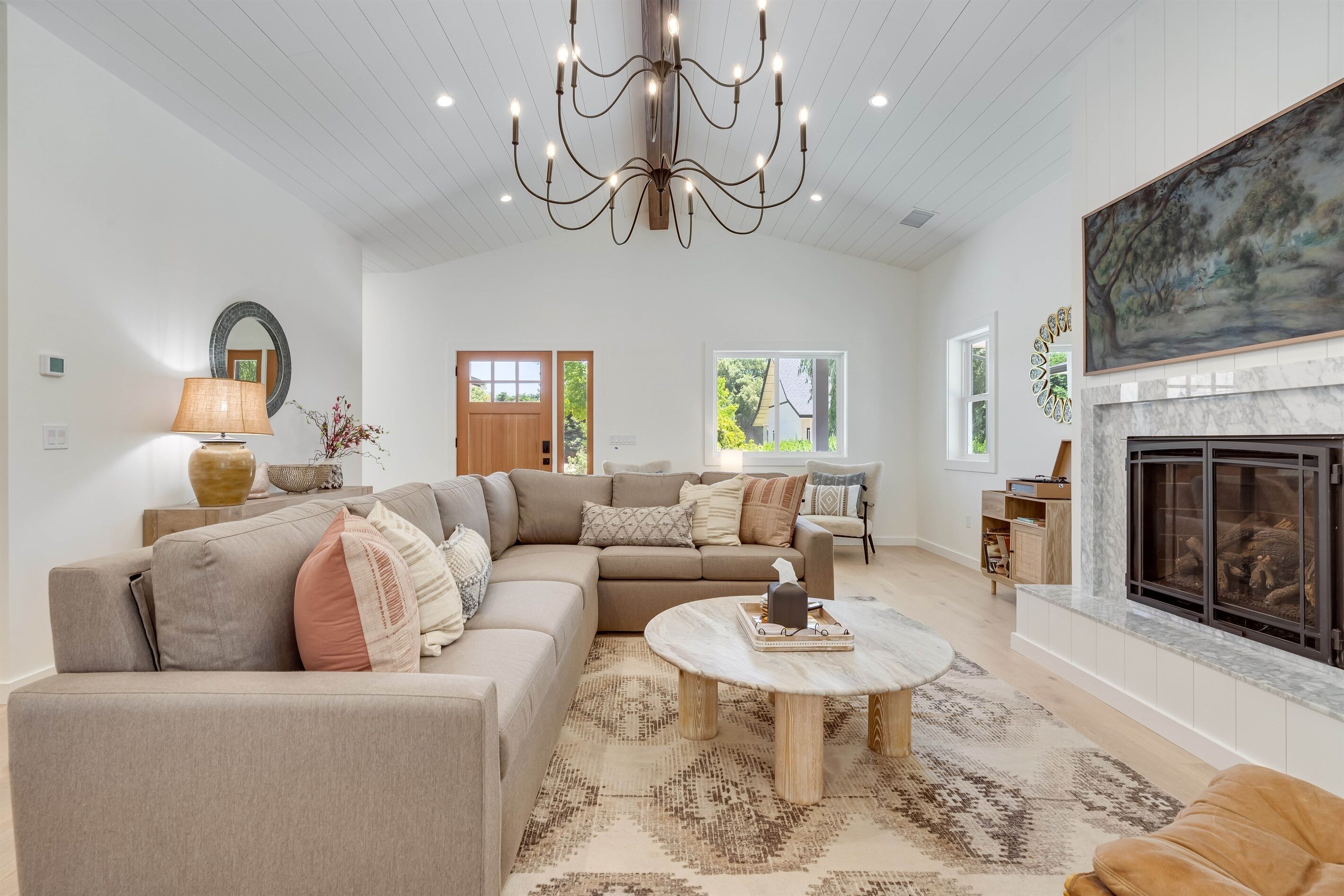 Smart-TV, peis, DVD-spiller og fotballspill