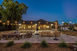 屋外ダイニングエリア