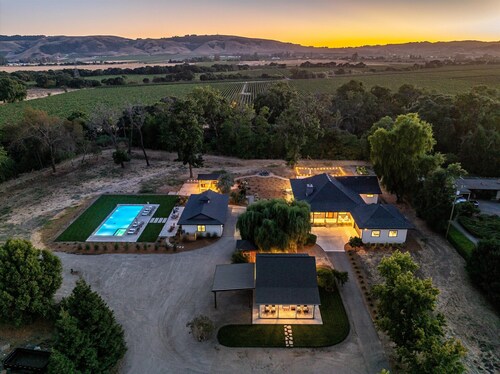 Private Villa on 4.3 Acre Estate Pool + Hot Tub + Yoga Room Close to Sonoma DT