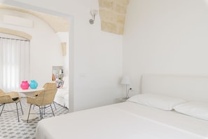 2 chambres, fer et planche à repasser, draps fournis