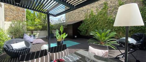 屋外ダイニングエリア