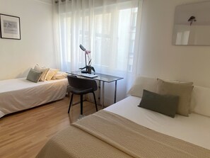 2 bedrooms, desk, iron/ironing board, free WiFi