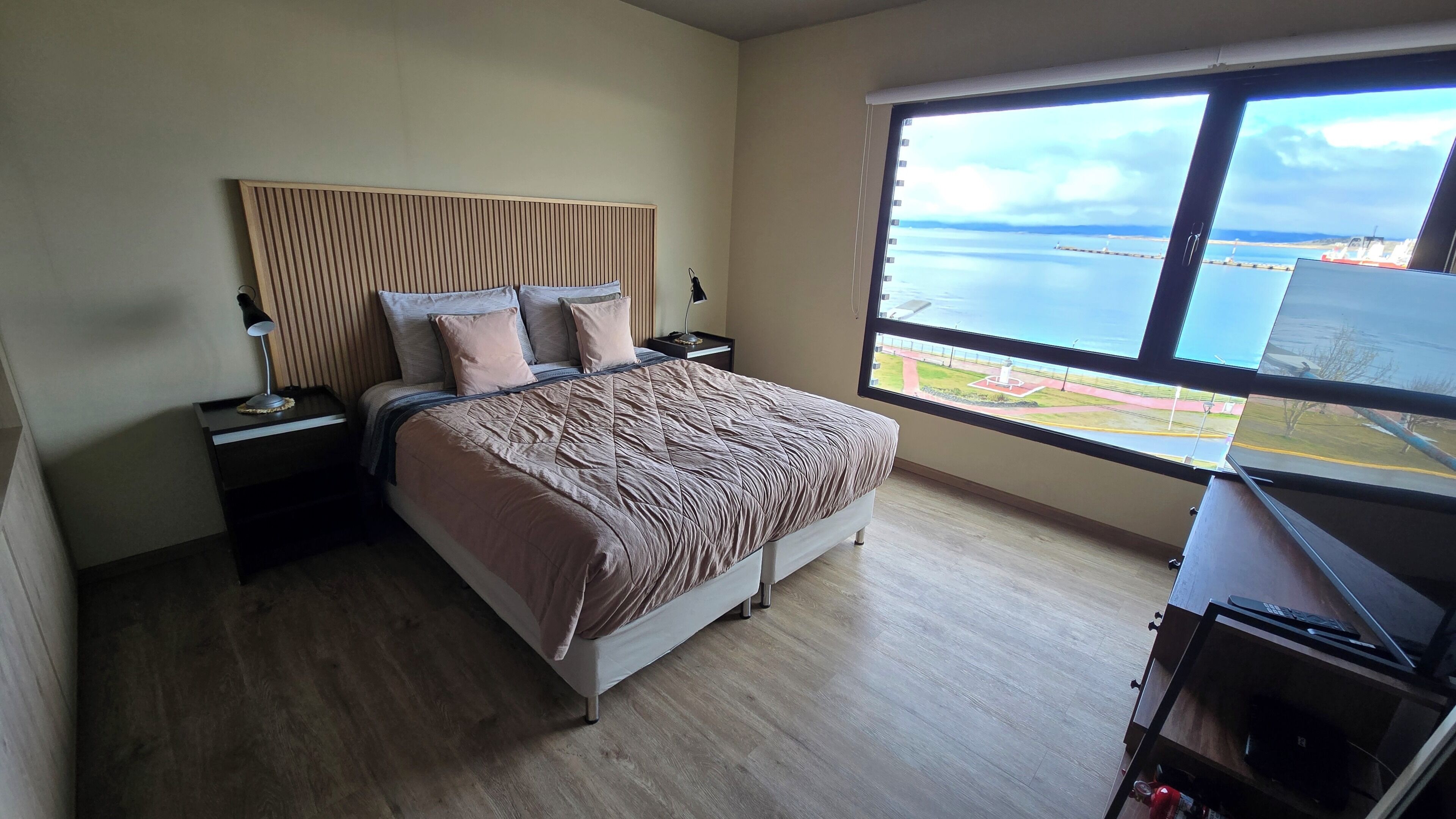 1 slaapkamer, een strijkplank/strijkijzer, gratis wifi, beddengoed