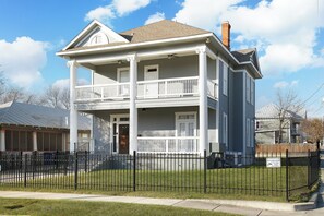 Exterior - New - Gorgeous Historic Home near downtown (San Antonio)