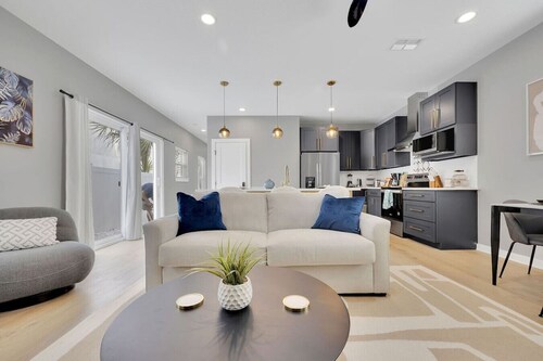 Modern Apartment with Rooftop