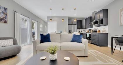 Modern Apartment with Rooftop