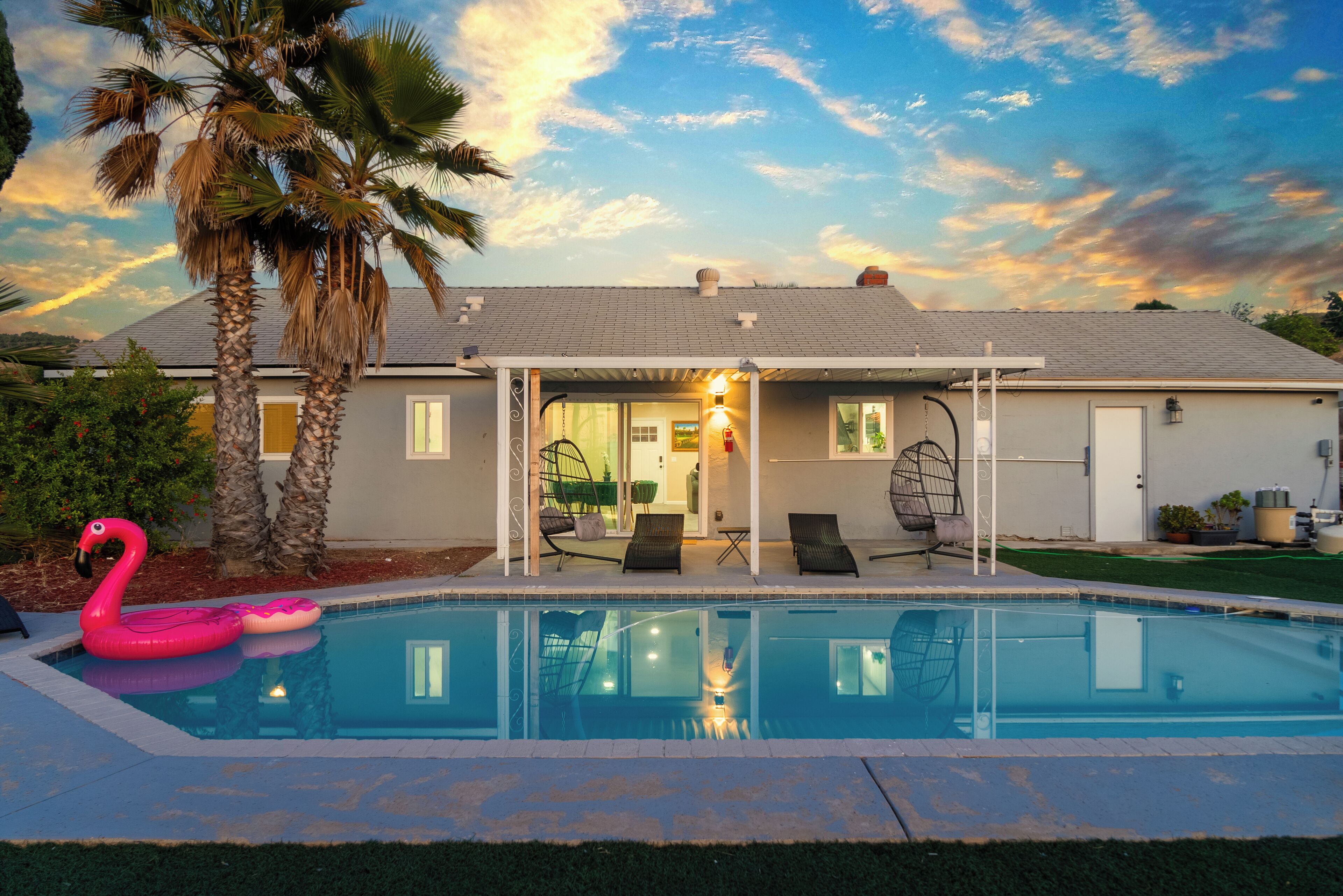 ViaConsuelo Pool House w/ Mountain View & Private Pool Sleeps 14! 