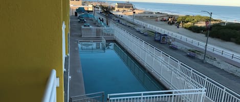 Piscine couverte, piscine extérieure (ouverte en saison)