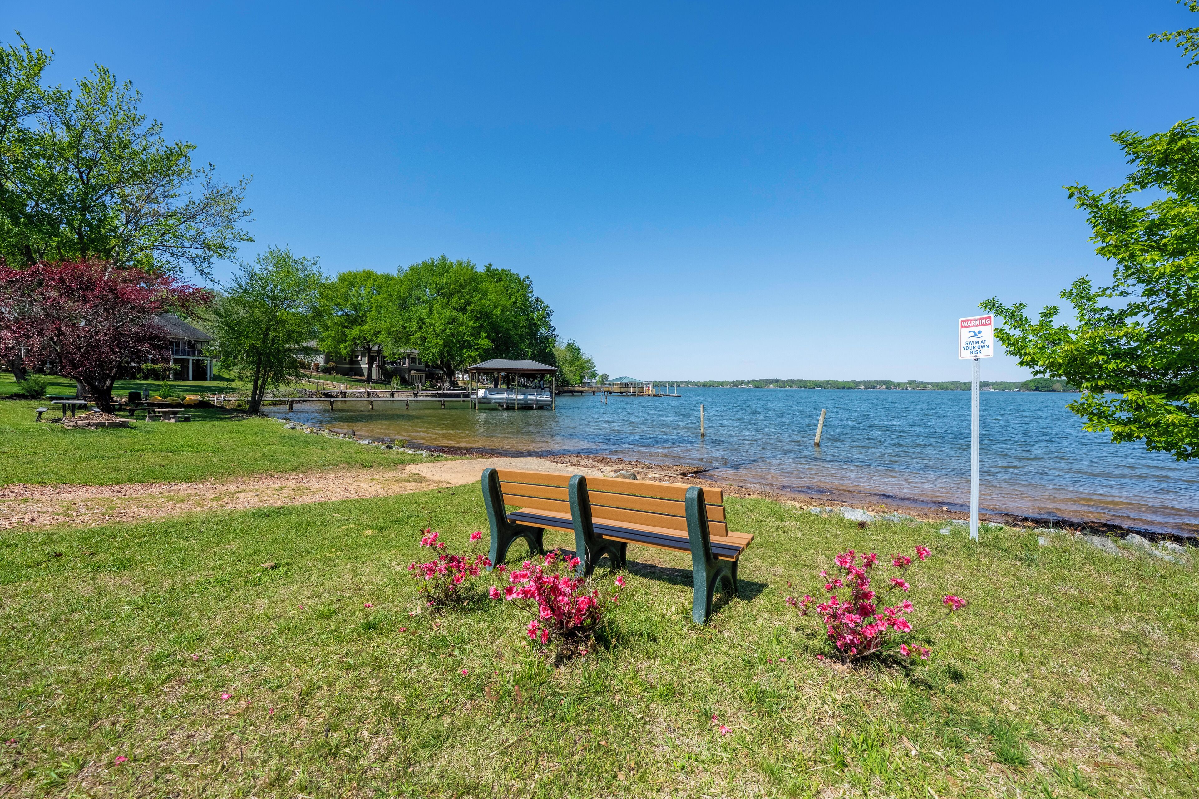 Aurinkotuoleja, rantapyyhkeitä