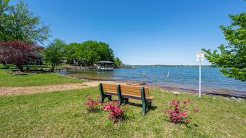 Aurinkotuoleja, rantapyyhkeitä