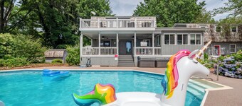 Sleeps 30!- Pool - Hot tub- Epic Game Room - Arcades - Pool Table - Lake Norman