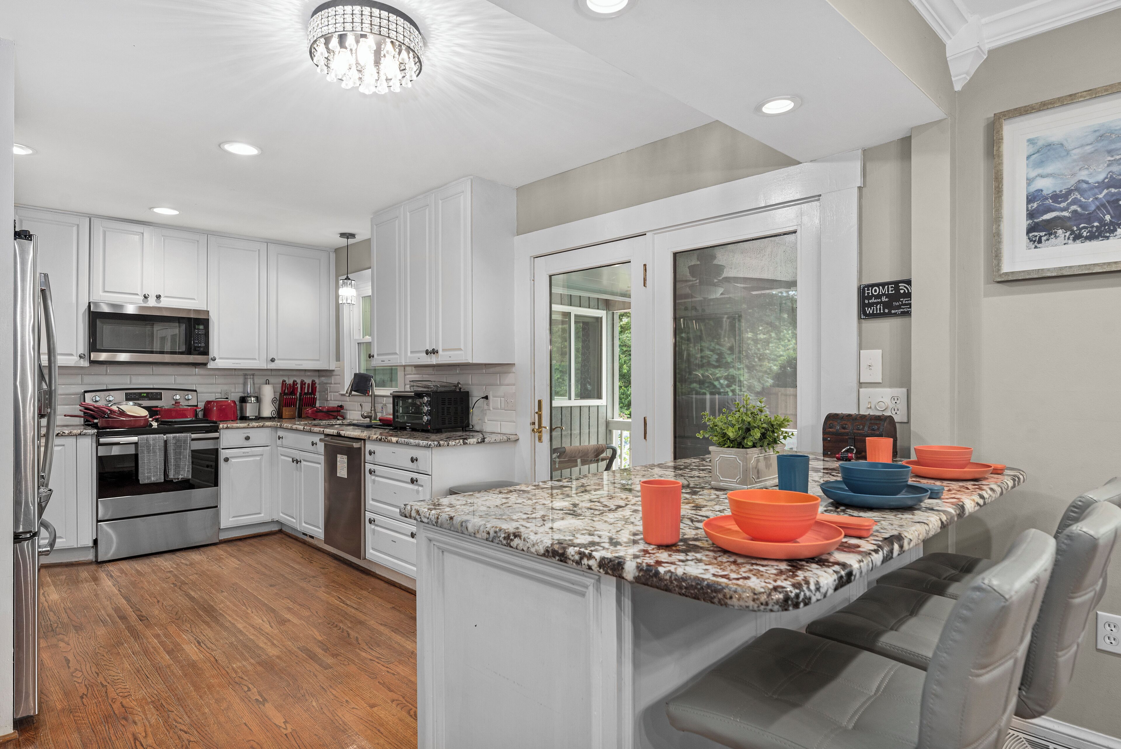 Refrigerador, microondas, horno y parrilla de estufa 