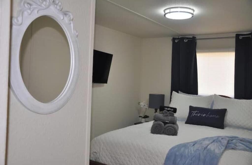 3 slaapkamers, een strijkplank/strijkijzer, gratis wifi, beddengoed