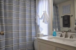 Shower, hair dryer, towels, soap - Come Fly With Me (Lebanon)