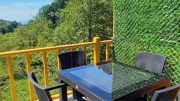 Comfort Bungalow, Lake View | Terrace/patio