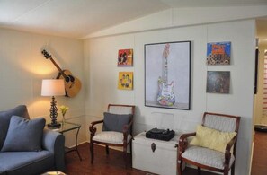 Interior - Low Rent Rendezvous (Lebanon)