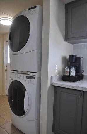 Interior - Low Rent Rendezvous (Lebanon)