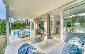 Smart TV, mesa de pingue-pongue