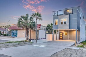 Exterior - Newly Built Oceanview Apartment with Rooftop (Jacksonville Beach)