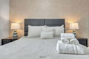 Fer et planche à repasser, Wi-Fi gratuit, draps fournis