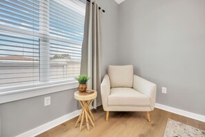 Smart TV - Newly Built Oceanview Apartment with Rooftop (Jacksonville Beach)