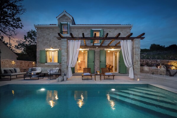 Outdoor pool, a heated pool - Villa Cavalleria Rusticana with heated pool and vineyard (Blizna Donja)