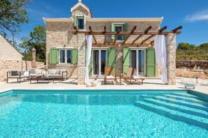Outdoor pool, a heated pool - Villa Cavalleria Rusticana with heated pool and vineyard (Blizna Donja)