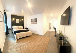 7 quartos, ferros/tábuas de passar roupa, Wi-Fi, roupa de cama