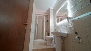 Family Room | Bathroom | Free toiletries, hair dryer, towels, soap