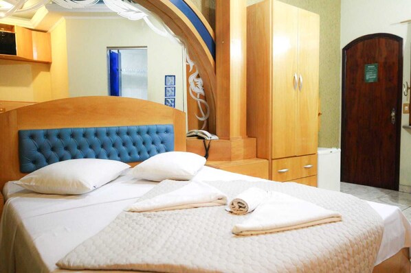 Espacio para trabajar con laptop y wifi gratis