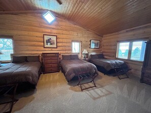 4 bedrooms, desk, iron/ironing board, free WiFi - Secluded & Spacious Log Cabin Lodge Located in Western Nebraska - Pet-friendly! (Lodgepole)
