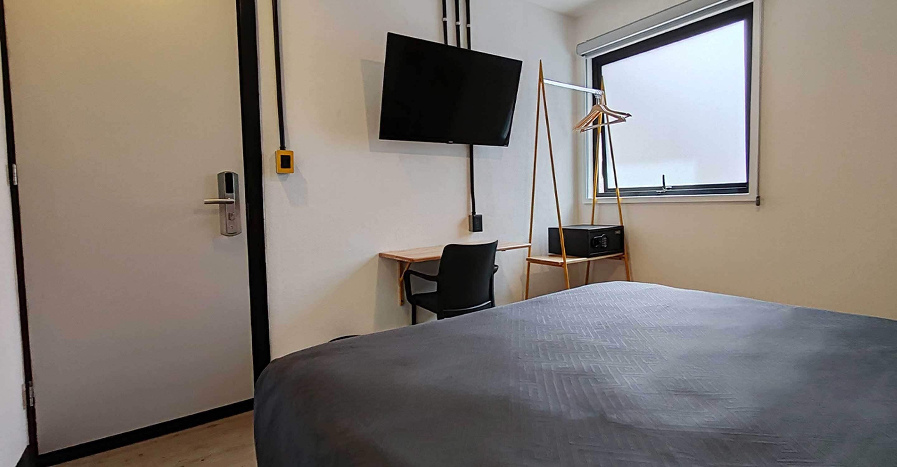 Comfort Room | 1 bedroom, hypo-allergenic bedding, desk, laptop workspace