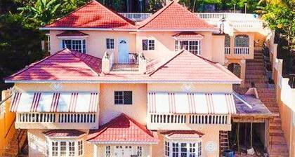 Cozy upstairs apartment for two with great views. Book your stay today.