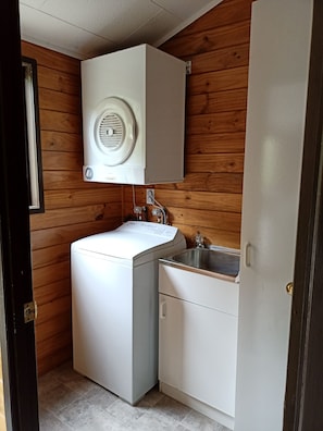 Interior - Lovely 3 Bedroom Quiet Home with Farm Views - 10 mins to Cambridge and Hobbiton (Cambridge)