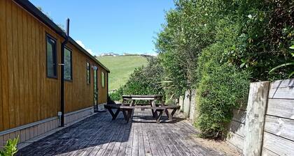 Lovely 3 Bedroom Quiet Home with Farm Views - 10 mins to Cambridge and Hobbiton