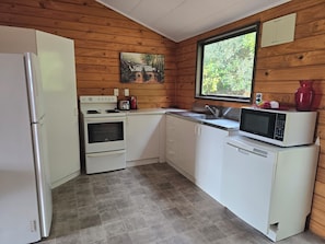 A compact kitchen with a refrigerator, stove, microwave, and sink. - Lovely 3 Bedroom Quiet Home with Farm Views - 10 mins to Cambridge and Hobbiton (Cambridge)