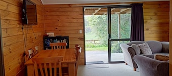 Lovely 3 Bedroom Quiet Home with Farm Views - 10 mins to Cambridge and Hobbiton