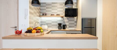 Fridge, microwave, oven, stovetop